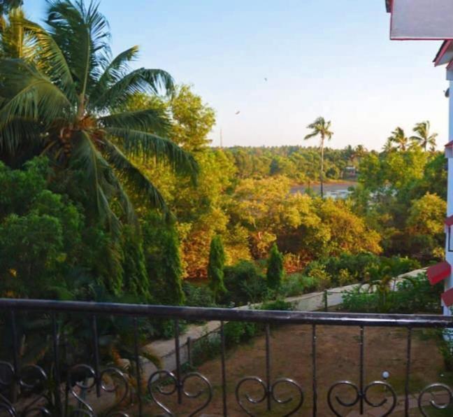 Bbn Serviced Apartment Калангут Экстерьер фото